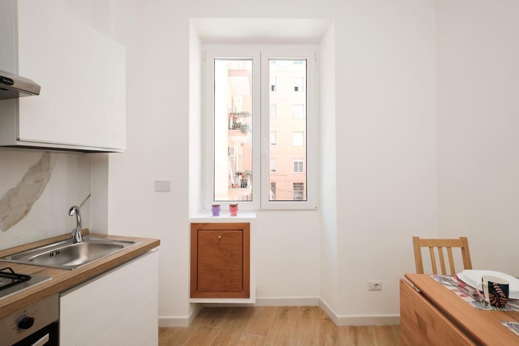 Apartment 20 Minuti Vaticano - Nido Shopping Folkoristico Rom