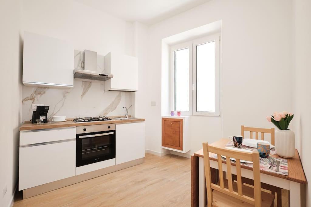 20 Minuti Vaticano - Nido Shopping Folkoristico Apartment Rom