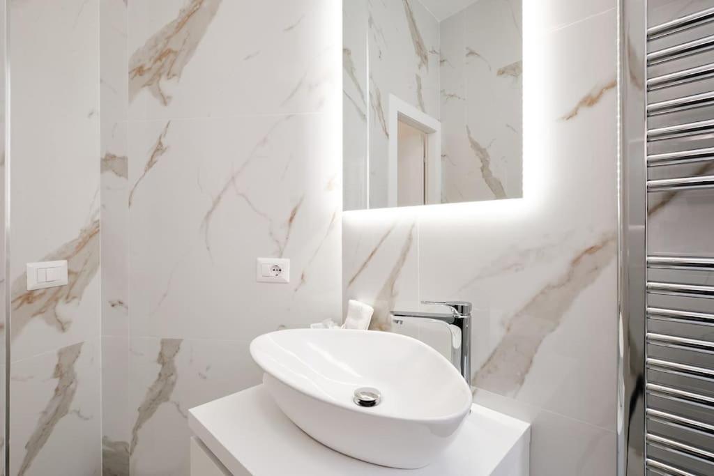 20 Minuti Vaticano - Nido Shopping Folkoristico Apartment Rom